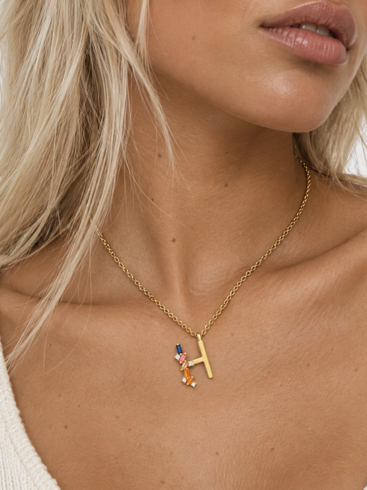Collar Letra H