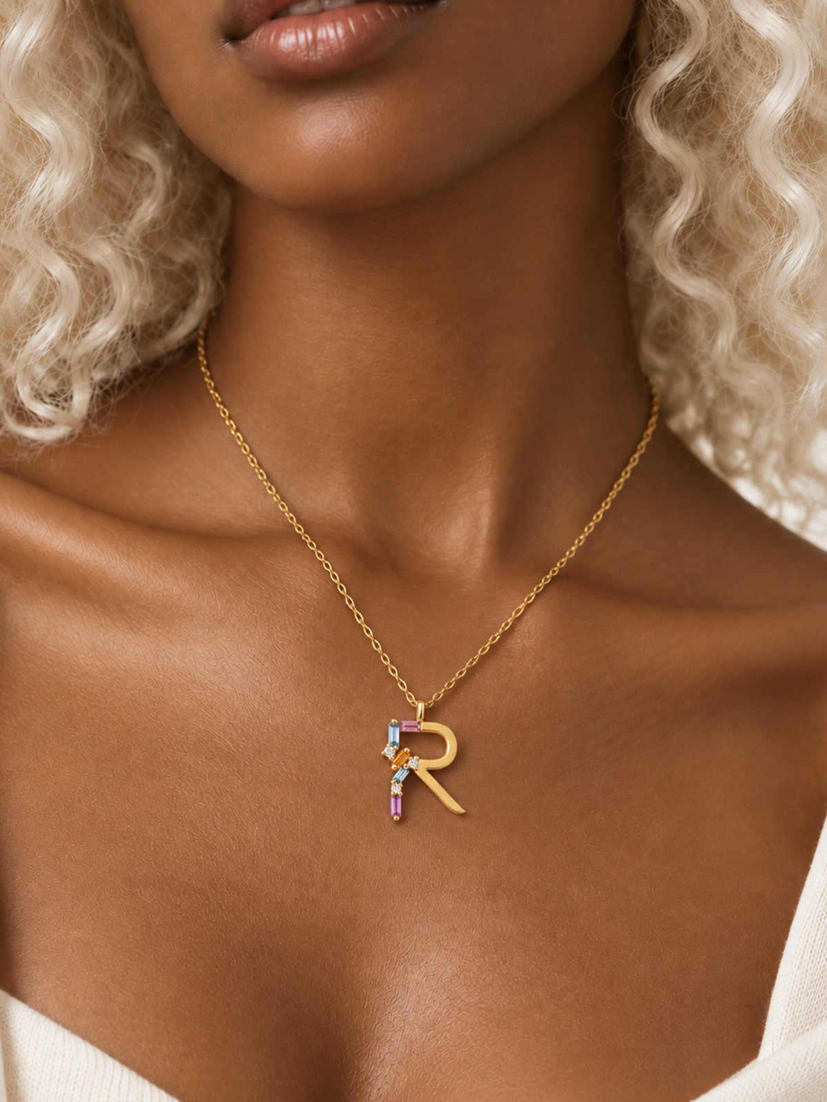 Collar Letra R