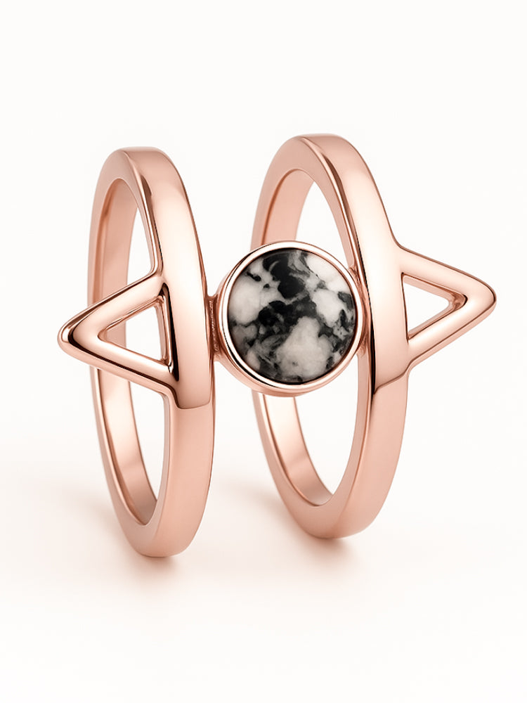 Anillo Triangle Stone Rosa